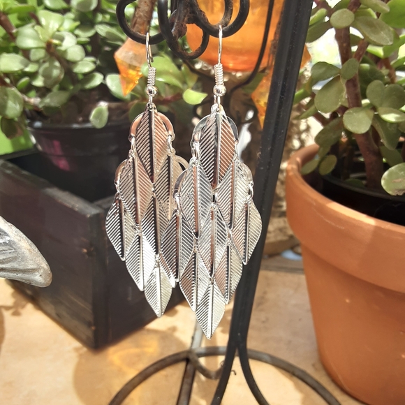 🔥HP🔥Earrings - Picture 2 of 3